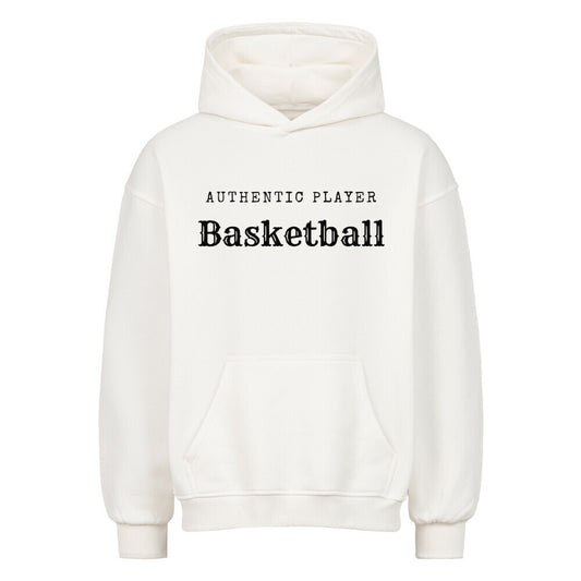 Vorderansicht eines weißen Oversized-Hoodies mit dem minimalistischen schwarzen Aufdruck 'Authentic Player Basketball' auf der Brust. Premium Baumwolle.