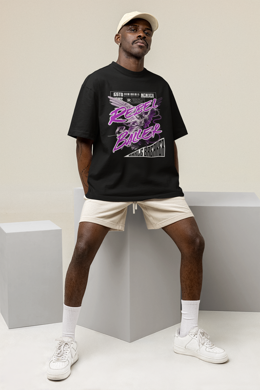 Oversized Basketball T-Shirt Rebel Baller mockup mit mann schwarz 100% Baumwolle