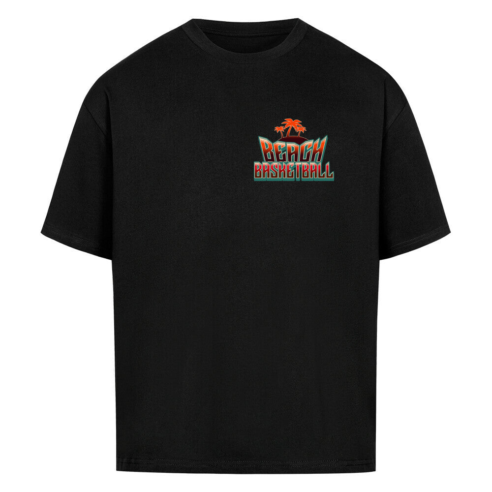 Kleiner "Beach Basketball" Retro-Print mit Palmen in Orange und Türkis auf der linken Brust eines schwarzen Oversized T-Shirts. 100% Baumwolle