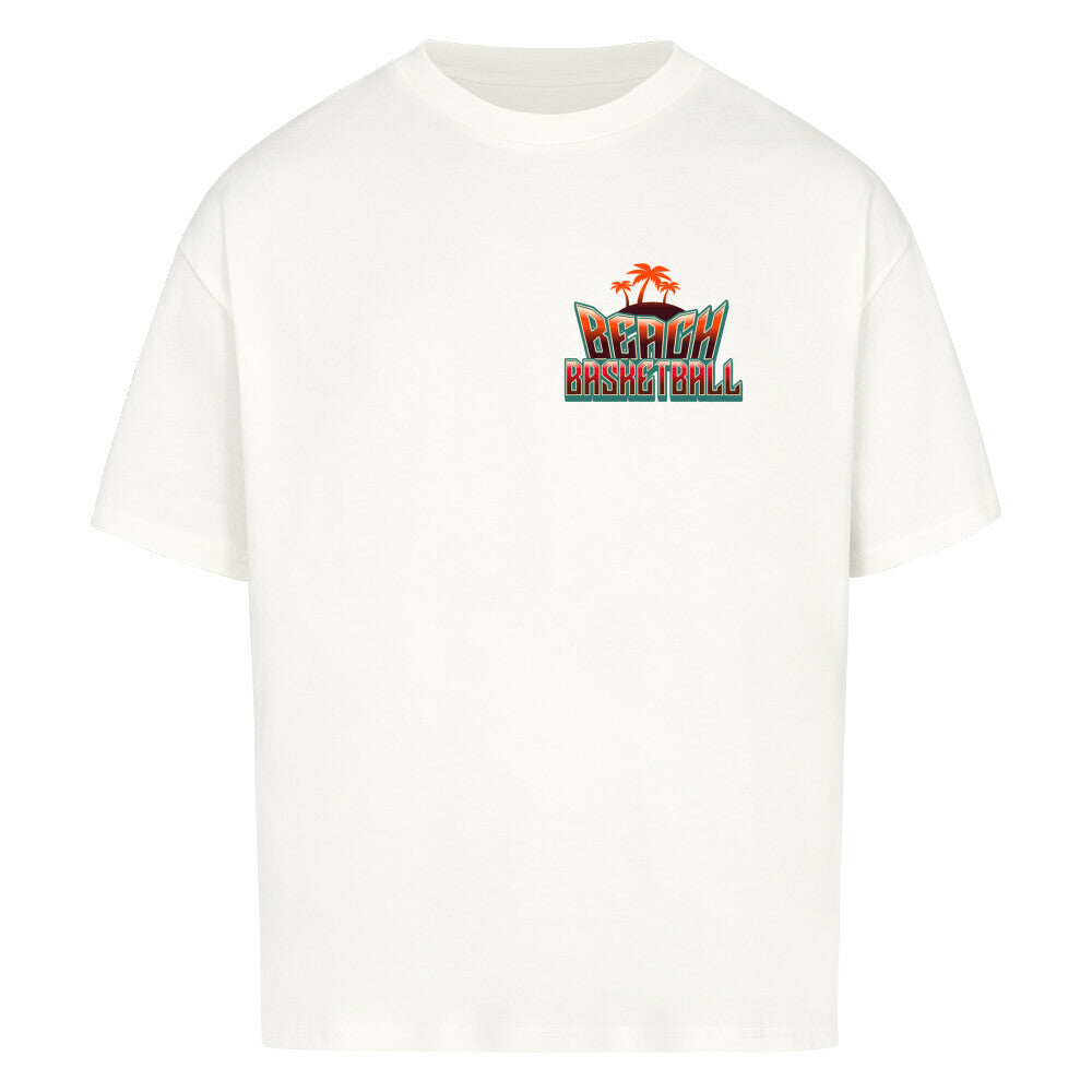 Kleiner "Beach Basketball" Retro-Print mit Palmen in Orange und Türkis auf der linken Brust eines weißen Oversized T-Shirts. 100% Baumwolle
