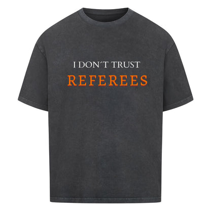 Washed Schwarzes Oversized T-Shirt mit dem minimalistischen Statement-Print „I DON'T TRUST REFEREES“, wobei das Wort „REFEREES“ in Orange hervorgehoben ist. 100% Baumwolle.