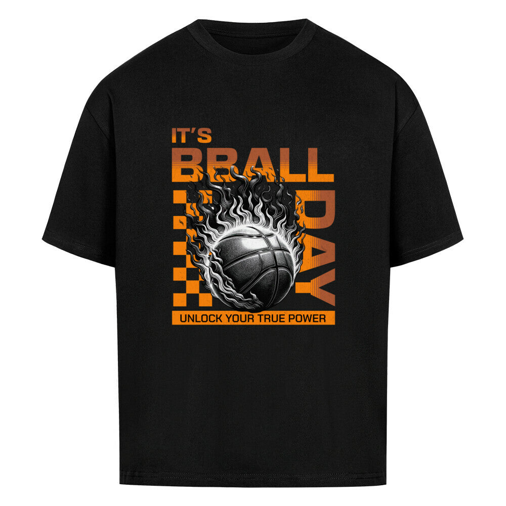 Oversized T-Shirt mit einem Print eines brennenden Basketballs (Ball on Fire) und dem orangefarbenen Text „IT'S BBALL DAY“ und „UNLOCK YOUR TRUE POWER“. 100% Baumwolle.