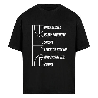 Schwarzes Oversized T-Shirt mit weißem, minimalistischem Print „BASKETBALL IS MY FAVORITE SPORT. I LIKE TO RUN UP AND DOWN THE COURT“ neben stilisierten Basketballfeld-Linien. 100% Baumwolle.