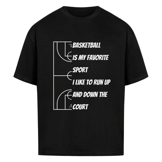 Schwarzes Oversized T-Shirt mit weißem, minimalistischem Print „BASKETBALL IS MY FAVORITE SPORT. I LIKE TO RUN UP AND DOWN THE COURT“ neben stilisierten Basketballfeld-Linien. 100% Baumwolle.