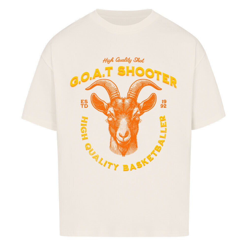Natural Raw Oversized T-Shirt mit einem großen, orangefarbenen Print eines Ziegenkopfs (G.O.A.T.) und dem Text „G.O.A.T. SHOOTER“ und „HIGH QUALITY BASKETBALLER“. 100% Baumwolle.