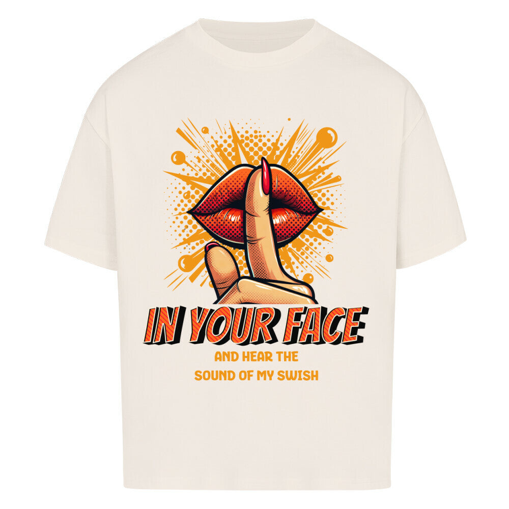 Natural Raw Oversized T-Shirt mit rotem Lippen-Print und Finger vor dem Mund („Schhh“) und dem Text „IN YOUR FACE AND HEAR THE SOUND OF MY SWISH“ – 100% Baumwolle Basketball Statement Shirt.