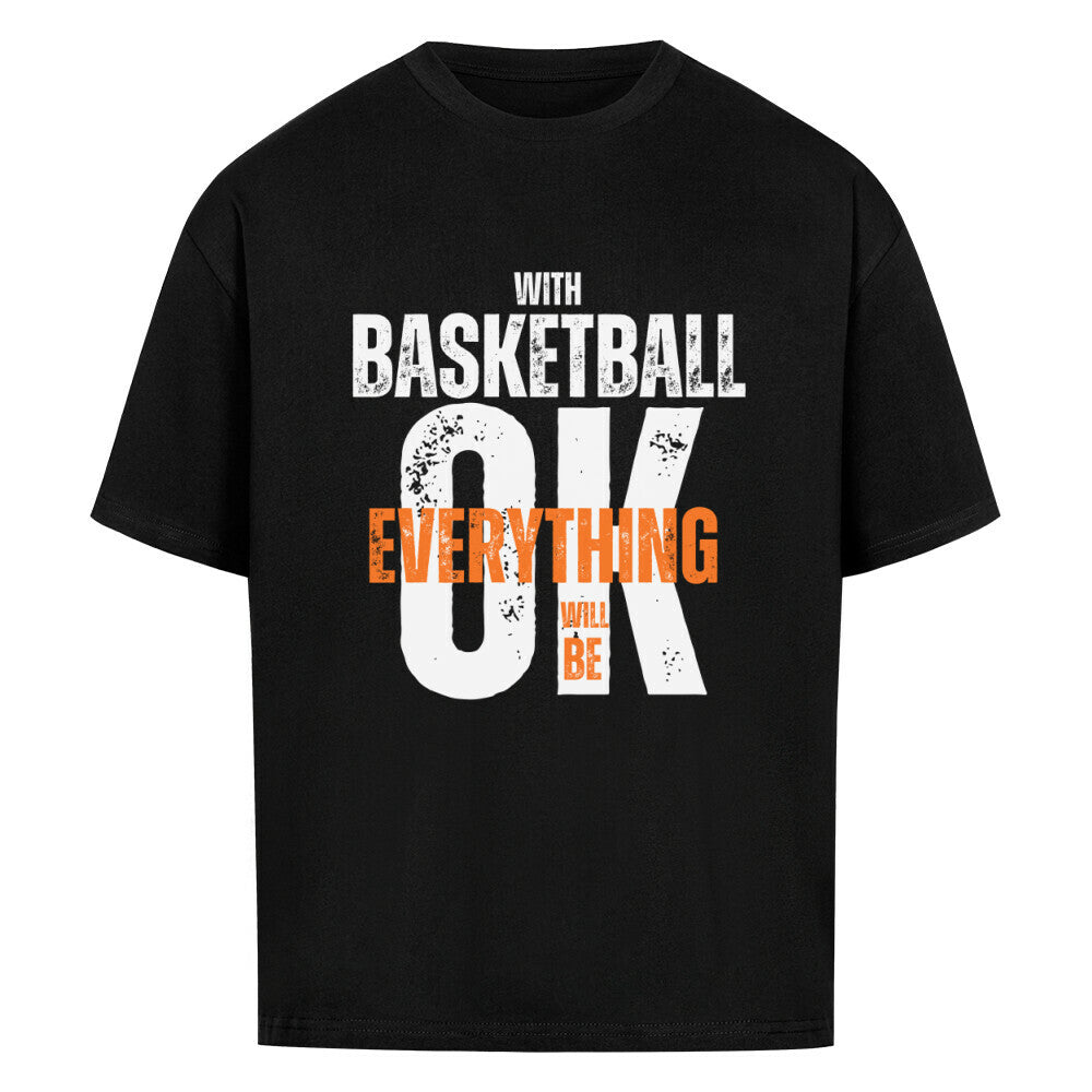 Schwarzes Oversized T-Shirt aus 100% Baumwolle mit dem Aufdruck "WITH BASKETBALL EVERYTHING WILL BE OK". Der Text ist in Weiß und Orange gehalten, wobei "EVERYTHING" und "WILL BE" in Orange hervorgehoben sind.