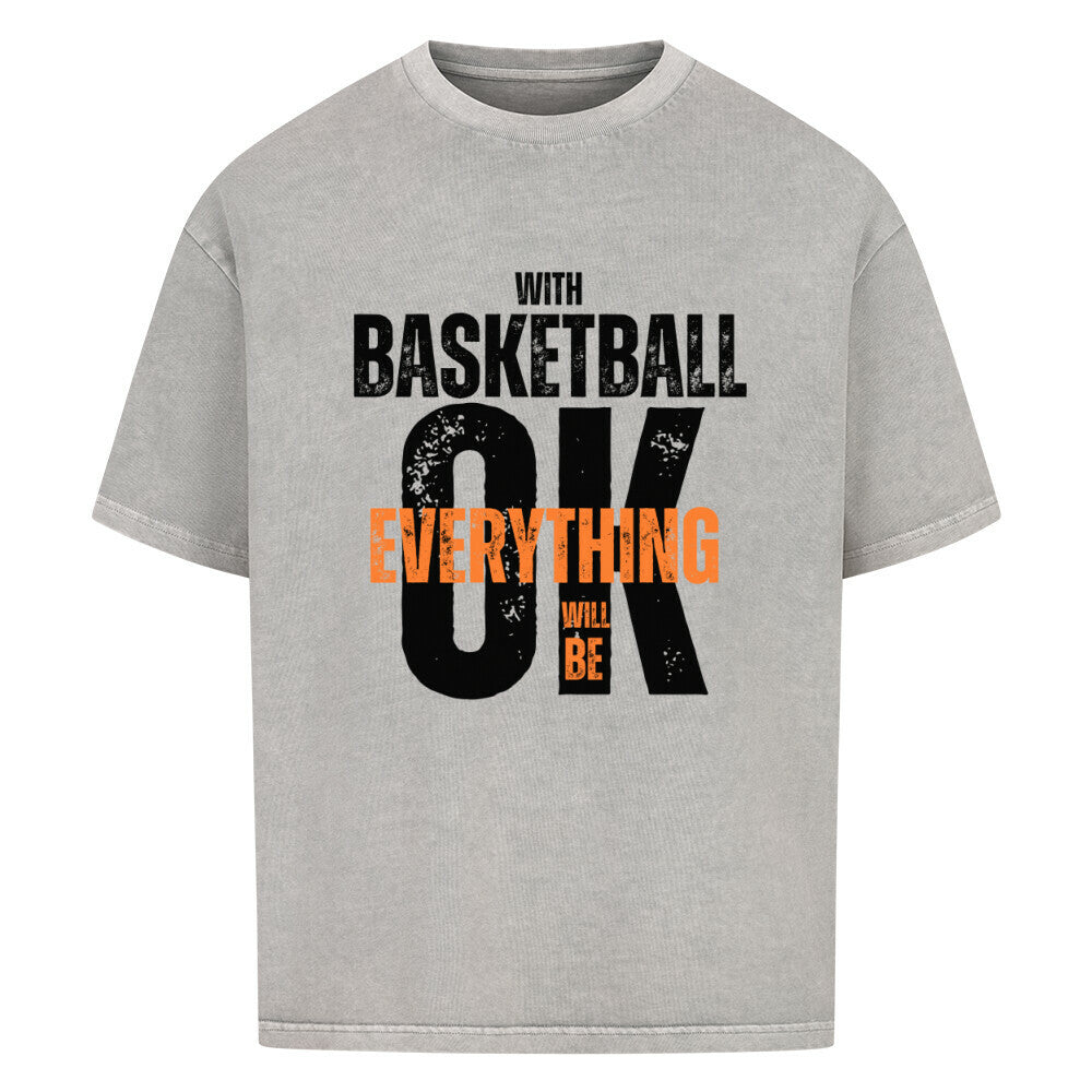 Washed Grey Oversized T-Shirt aus 100% Baumwolle mit dem Aufdruck "WITH BASKETBALL EVERYTHING WILL BE OK". Der Text ist in Weiß und Orange gehalten, wobei "EVERYTHING" und "WILL BE" in Orange hervorgehoben sind.