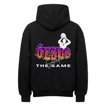 Rückansicht eines schwarzen Oversized-Hoodies mit 'Jesus Saved The Game' Print, einer Basketball-Spieler-Silhouette und 'JESUS' Schriftzug im Graffiti-Stil. 80% Baumwolle 20% Polyester.
