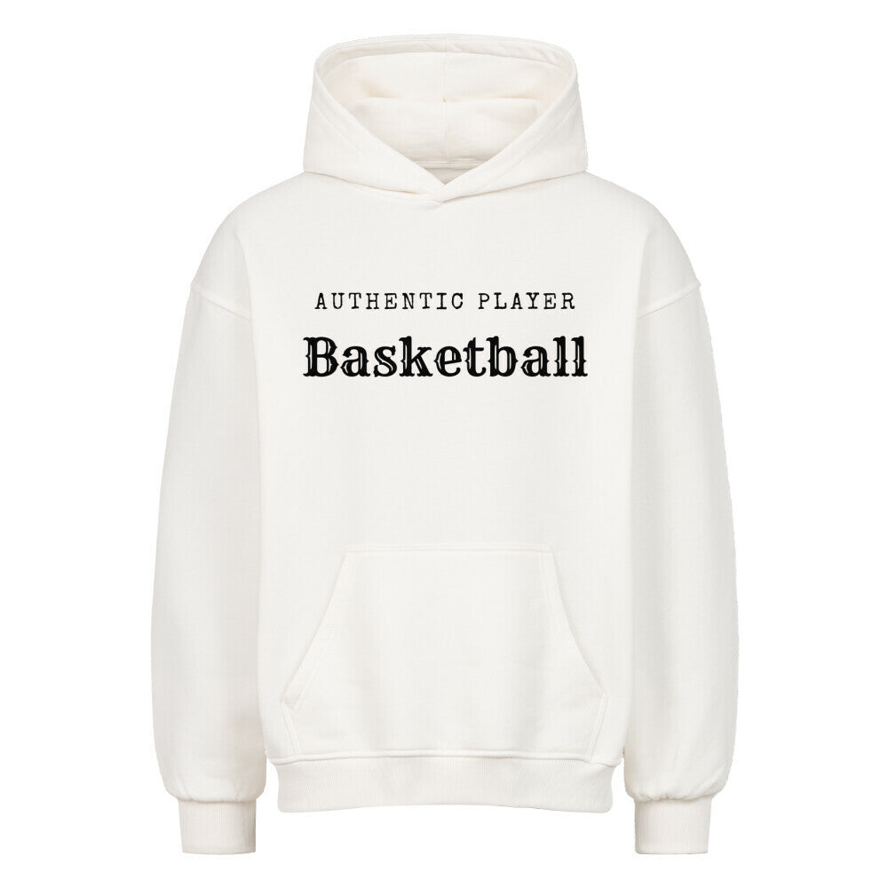 Vorderansicht eines weißen Oversized-Hoodies mit dem minimalistischen schwarzen Aufdruck 'Authentic Player Basketball' auf der Brust. Premium Baumwolle.
