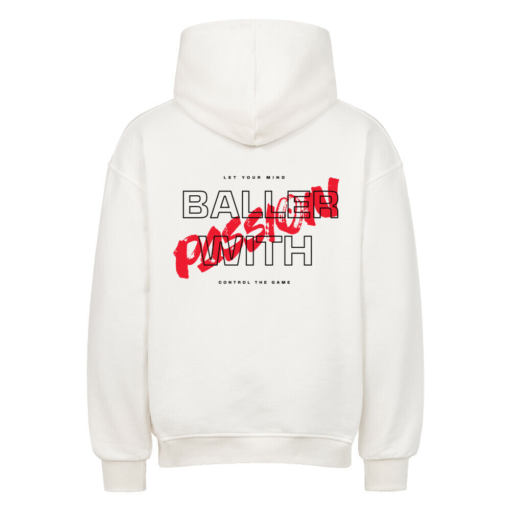 Rückansicht eines Weißen Oversized-Hoodies mit 'Baller With' Print in Weiß, überlagert von einem roten 'Passion' Schriftzug und dem Text 'Let Your Mind Control The Game'. Premium Baumwolle