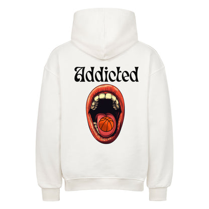 Rückansicht eines weißen Oversized-Hoodies mit dem weißen Schriftzug 'Addicted' und einer Grafik von einem roten Mund, auf dessen Zunge ein Basketball liegt. 80% Baumwolle 20% Polyester.