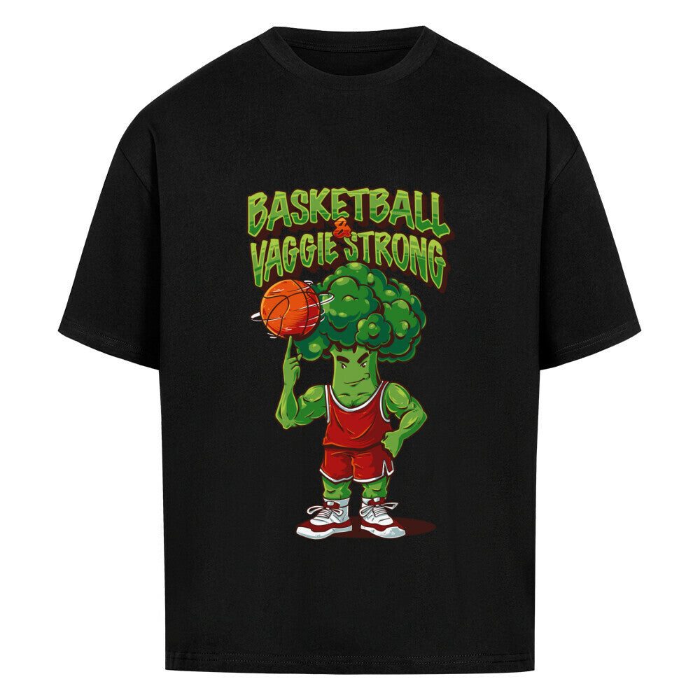 Schwarzes Oversized T-Shirt mit Print: Ein muskulöser Brokkoli im Basketball-Trikot spielt Basketball, darüber der grüne Schriftzug "BASKETBALL VAGGIE STRONG". 100% Baumwolle.