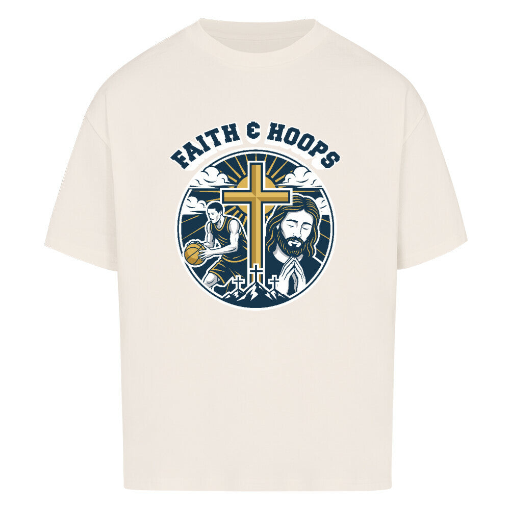 Natural Raw Oversized T-Shirt mit "FAITH & HOOPS" Print, der einen Basketballspieler, Jesus und ein goldenes Kreuz zeigt. Aus 100% Baumwolle